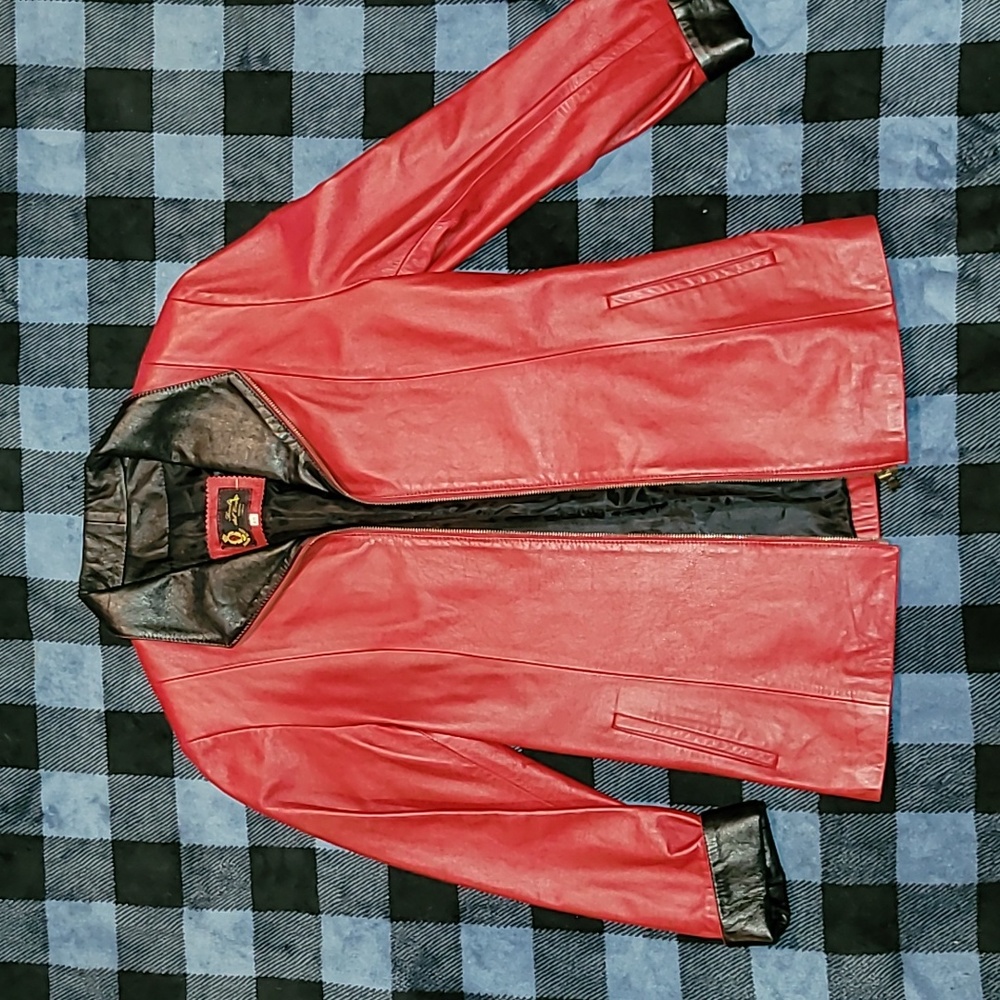 Italian Leather women's jacket. Like-new.  Full-zip. Buttery-soft. Size 40